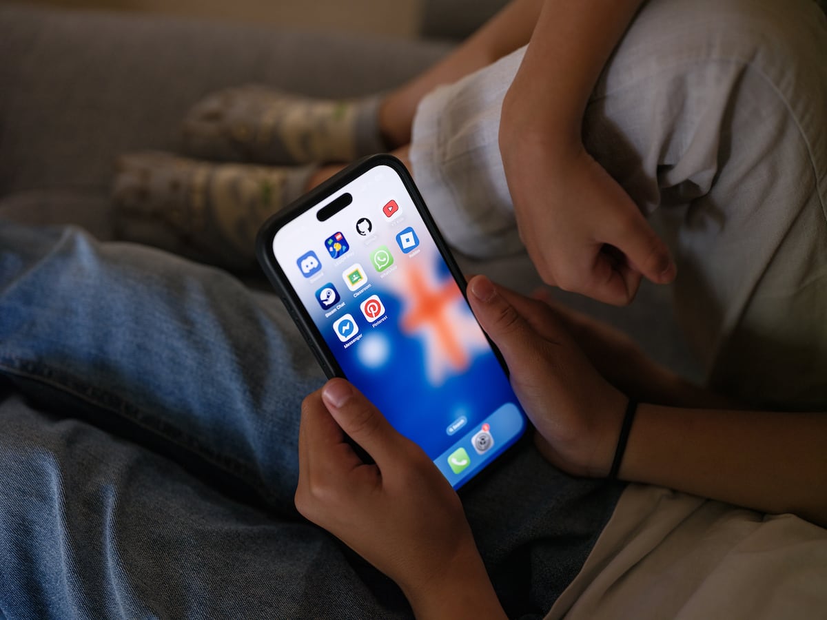 Australia lucha por implementar el veto a las redes sociales para menores