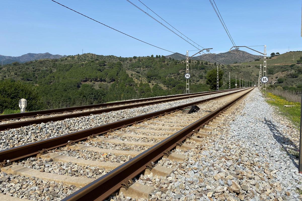 Suspendida la circulación de trenes entre Figueres y Portbou por fuertes vientos en Catalunya