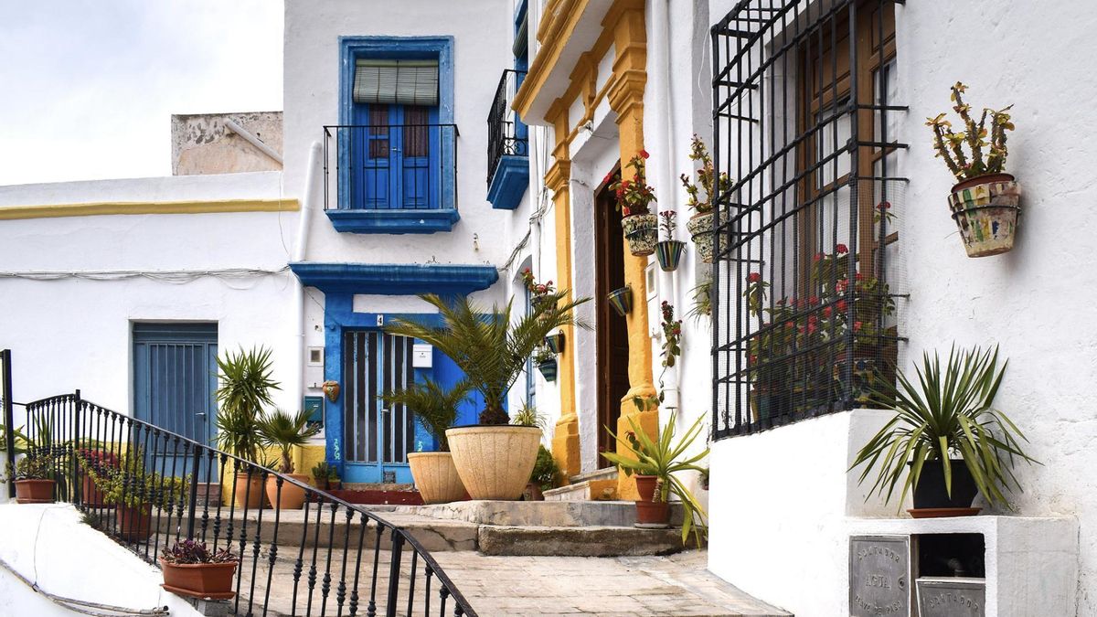 Descubre Níjar, el pueblo blanco de Andalucía con tradición gastronómica y enclave privilegiado