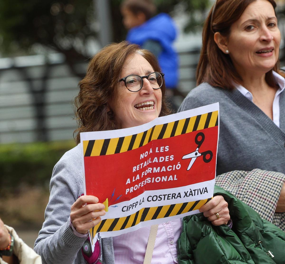Manifestantes en el centro de València durante la huelga educativa (Fuente: El Periódico)