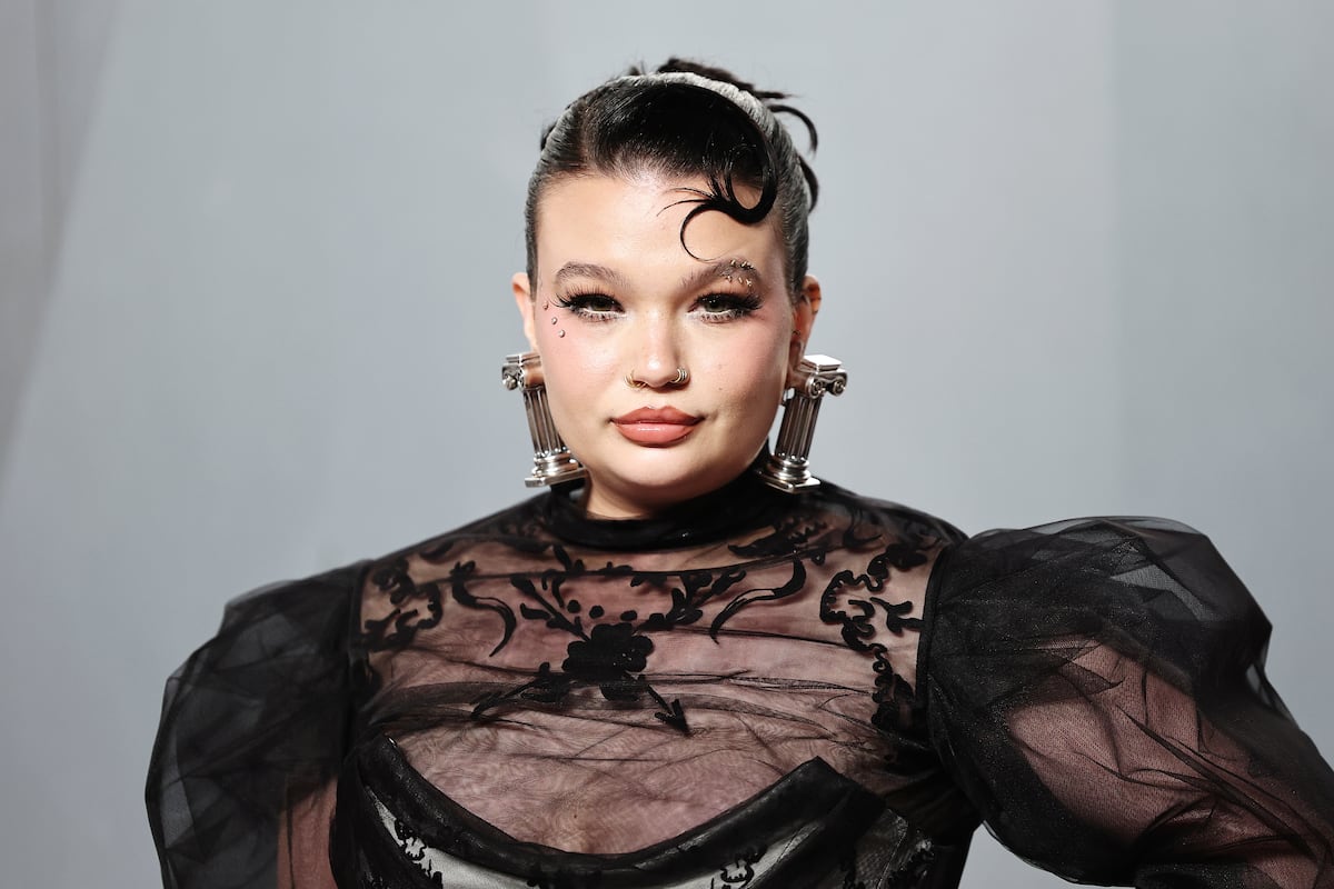 Lola Young: La lucha contra la adicción y el regreso a los escenarios