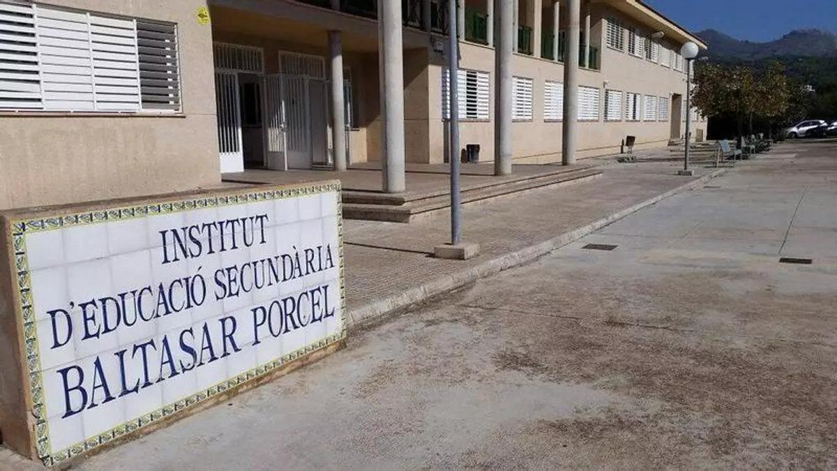 Seis menores identificados por difundir mensajes homófobos contra un profesor en Mallorca