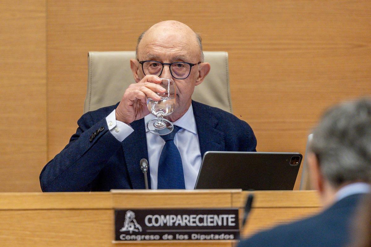El juez de Tarragona investiga los correos electrónicos de la trama del caso Montoro con archivos inaccesibles
