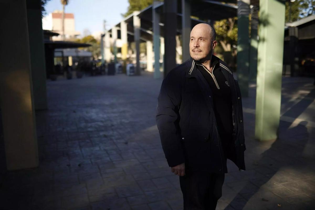 Antonio López, administrativo en un hospital privado de Cartagena, lleva 15 años con el sueldo congelado. (Fuente: El Periódico)