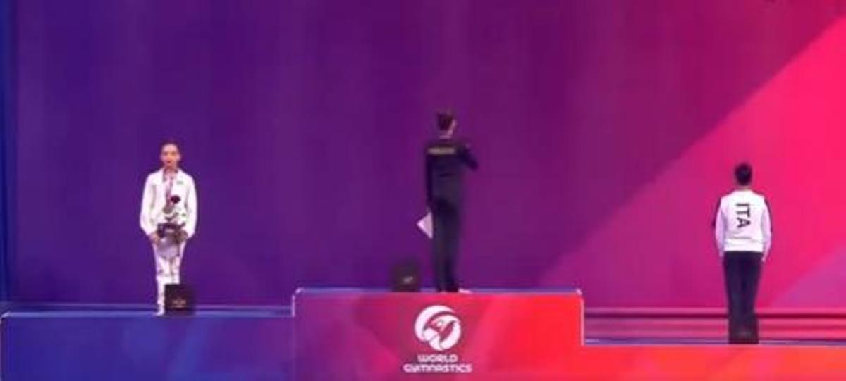 Gimnasta rusa ignora bandera ucraniana en Copa del Mundo de gimnasia rítmica