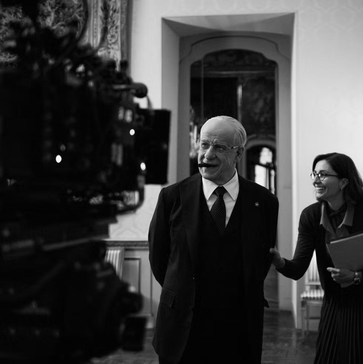 Paolo Sorrentino posa en un photocall para 'La Grazia' antes de la ceremonia de apertura de la 82ª edición del Festival Internacional de Cine de Venecia. (Fuente: El Periódico)