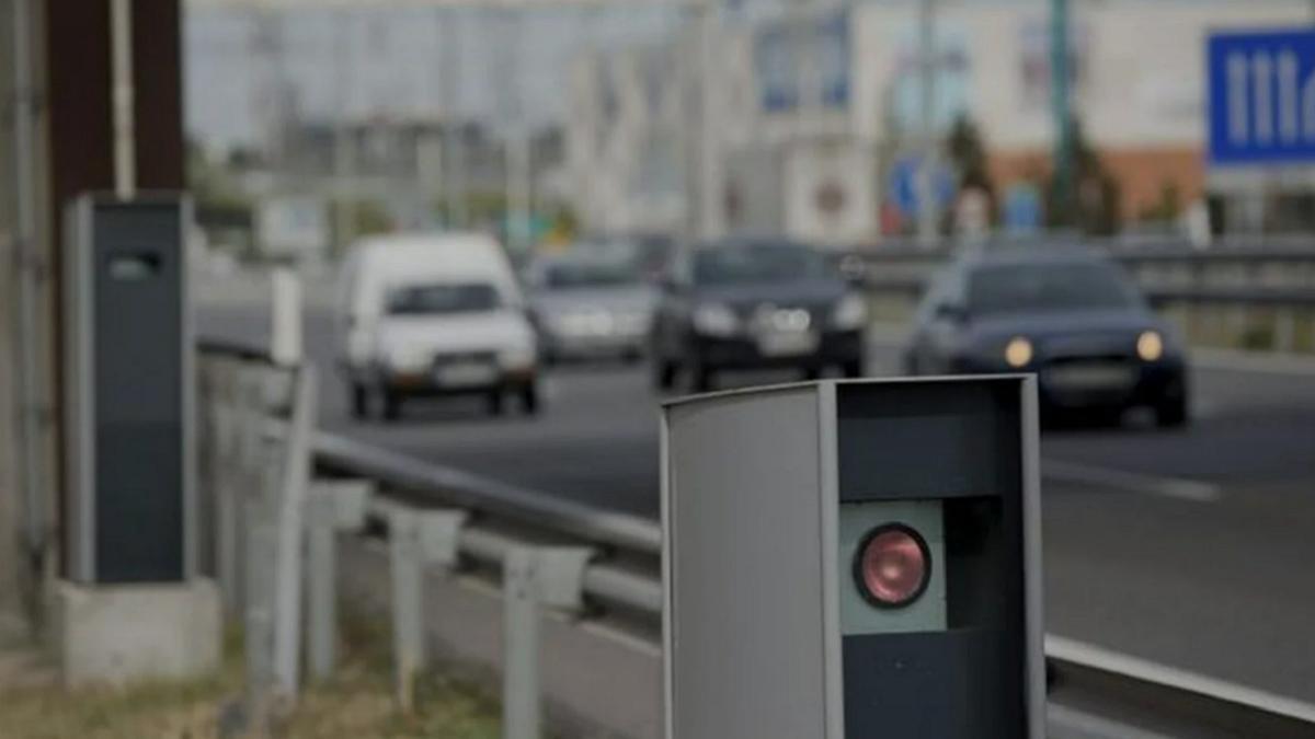 Un radar de velocidad en una carretera (Fuente: El Periódico)