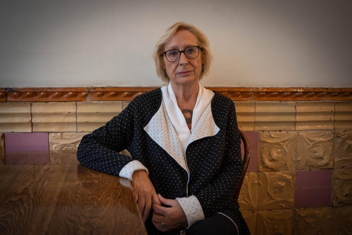 La exdiputada del Parlament y exconcejal de Barcelona, Assumpta Escarp, durante una entrevista con EL PERIÓDICO. (Fuente: El Periódico)