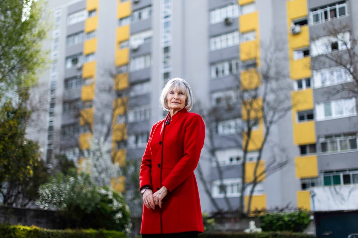 Manuela Navarro, defensora del derecho a la vivienda, condecorada por su lucha