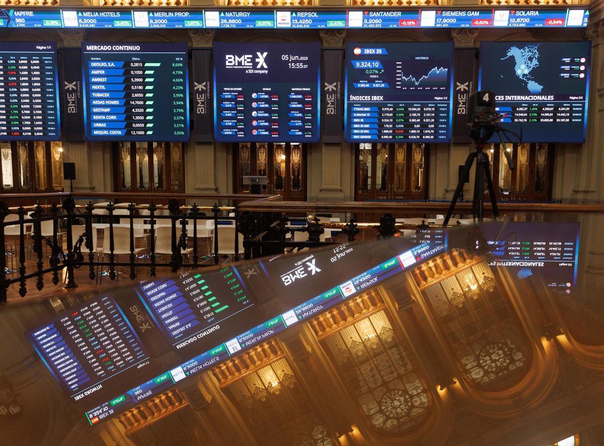 Los mercados financieros en vilo: el petróleo baja de los 100 dólares y las bolsas suben con la esperanza de un alto el fuego en Irán