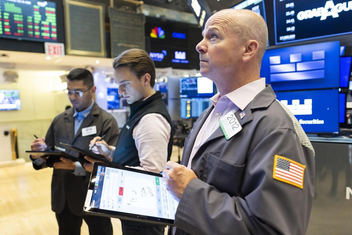 La economía se enfrenta a un dilema inédito con la IA en 2026: ¿nueva burbuja o revolución industrial?