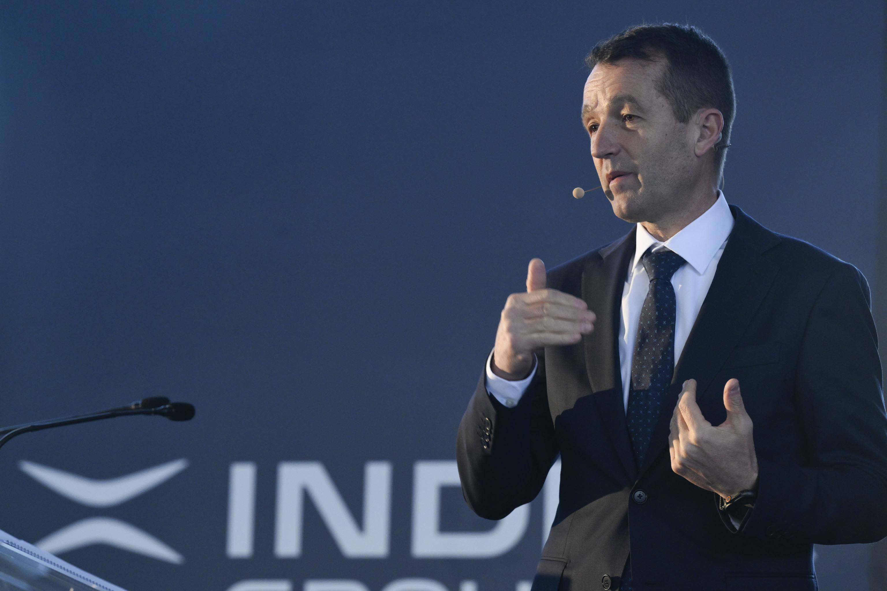 El presidente de Indra, Ángel Escribano, presenta su dimisión tras presiones del Gobierno