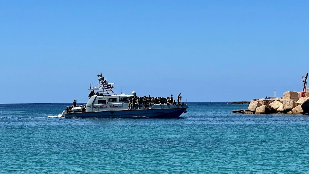 Italia recupera los cuerpos de 19 migrantes muertos en una barca a la deriva en el Mediterráneo