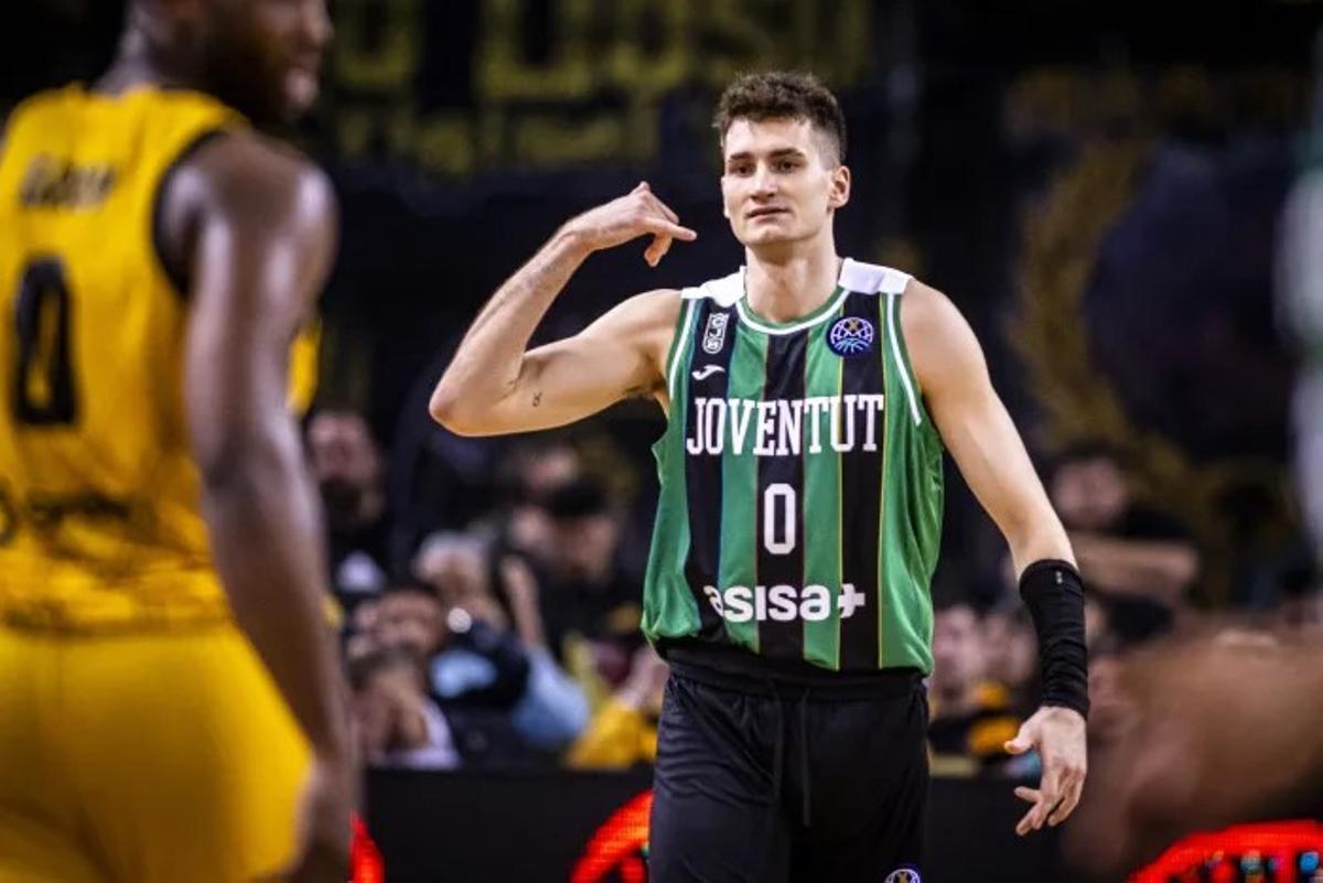 Ricky Rubio en acción durante el partido ante el AEK (Fuente: El Periódico)