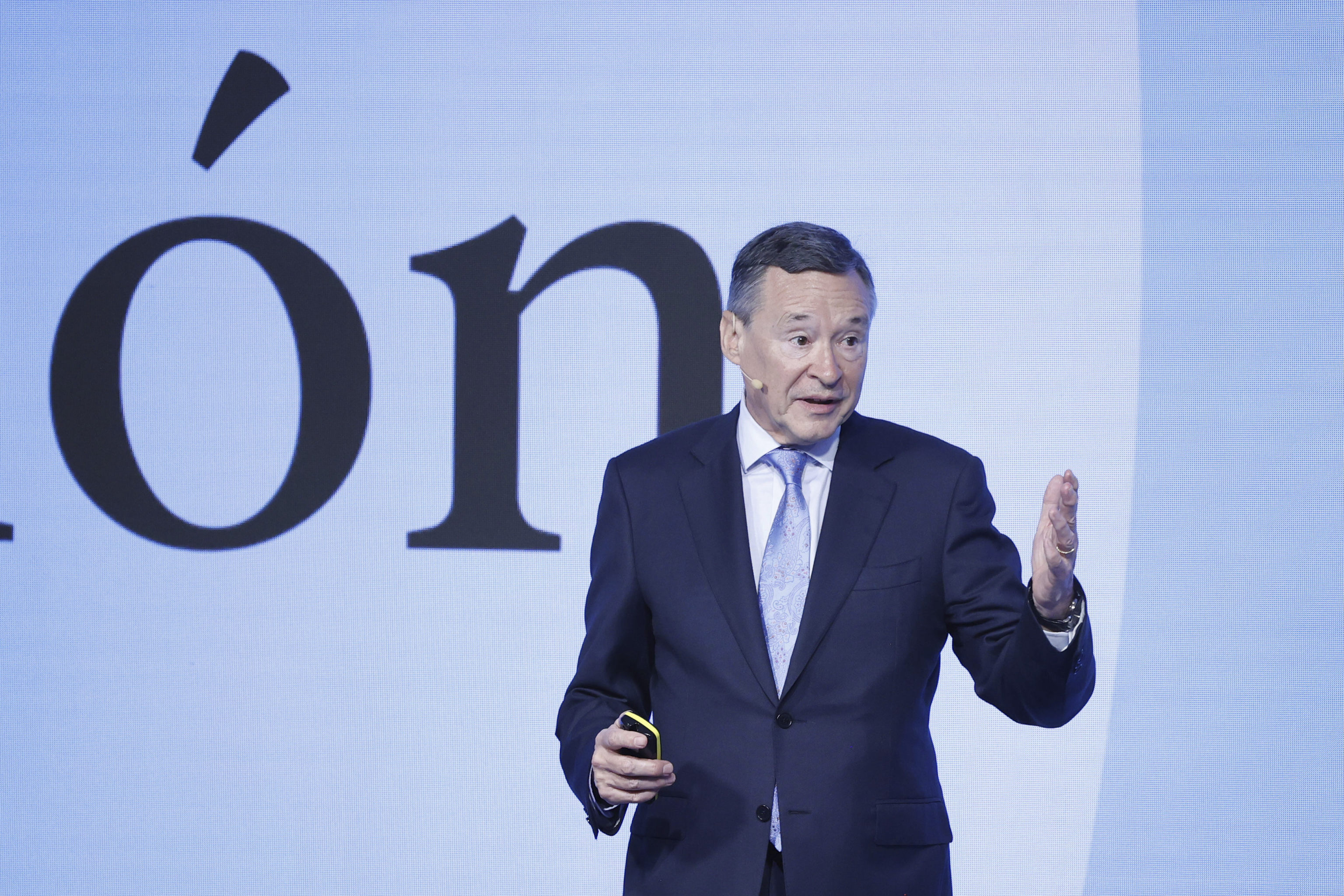 Ángel Simón, el 'consolación' del Gobierno para Indra tras el fracaso en La Caixa