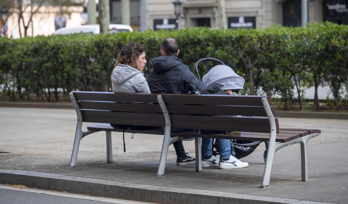 Barcelona: ¿Cuántos vecinos comparten los bancos de tu barrio?