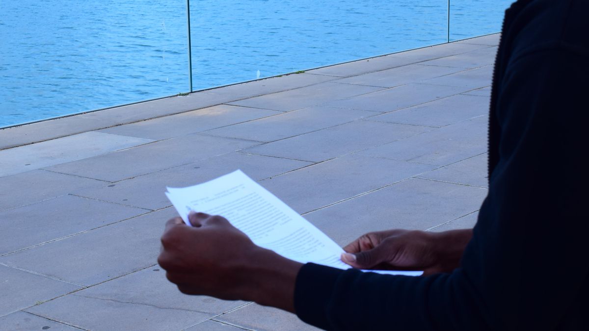 Injusticia en el mar: un joven migrante absuelto tras ser acusado de patrón de patera