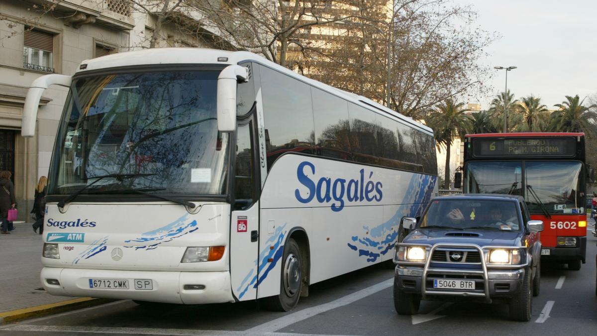 El autobús que une Artés y Vic solo circula dos veces al año