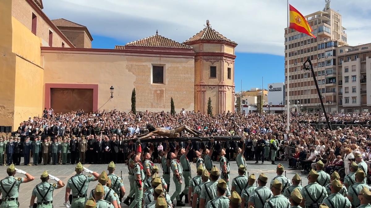Málaga revive su esencia en el traslado del Cristo de la Buena Muerte