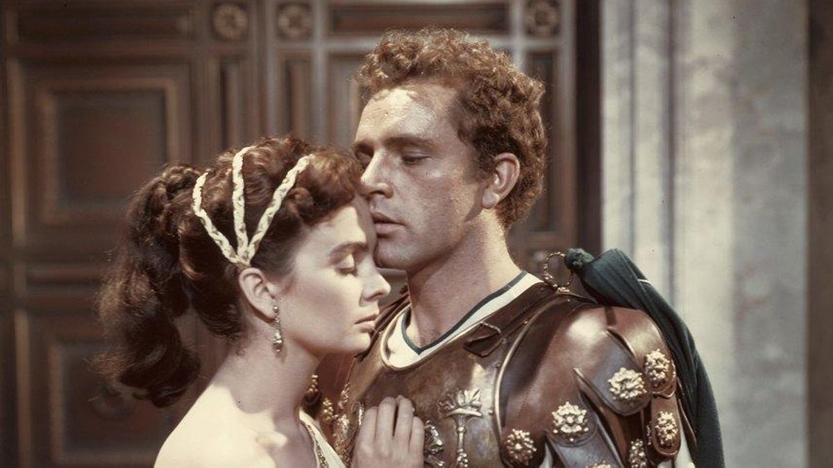 El clásico de Semana Santa que revolucionó el cine: 'La túnica sagrada'