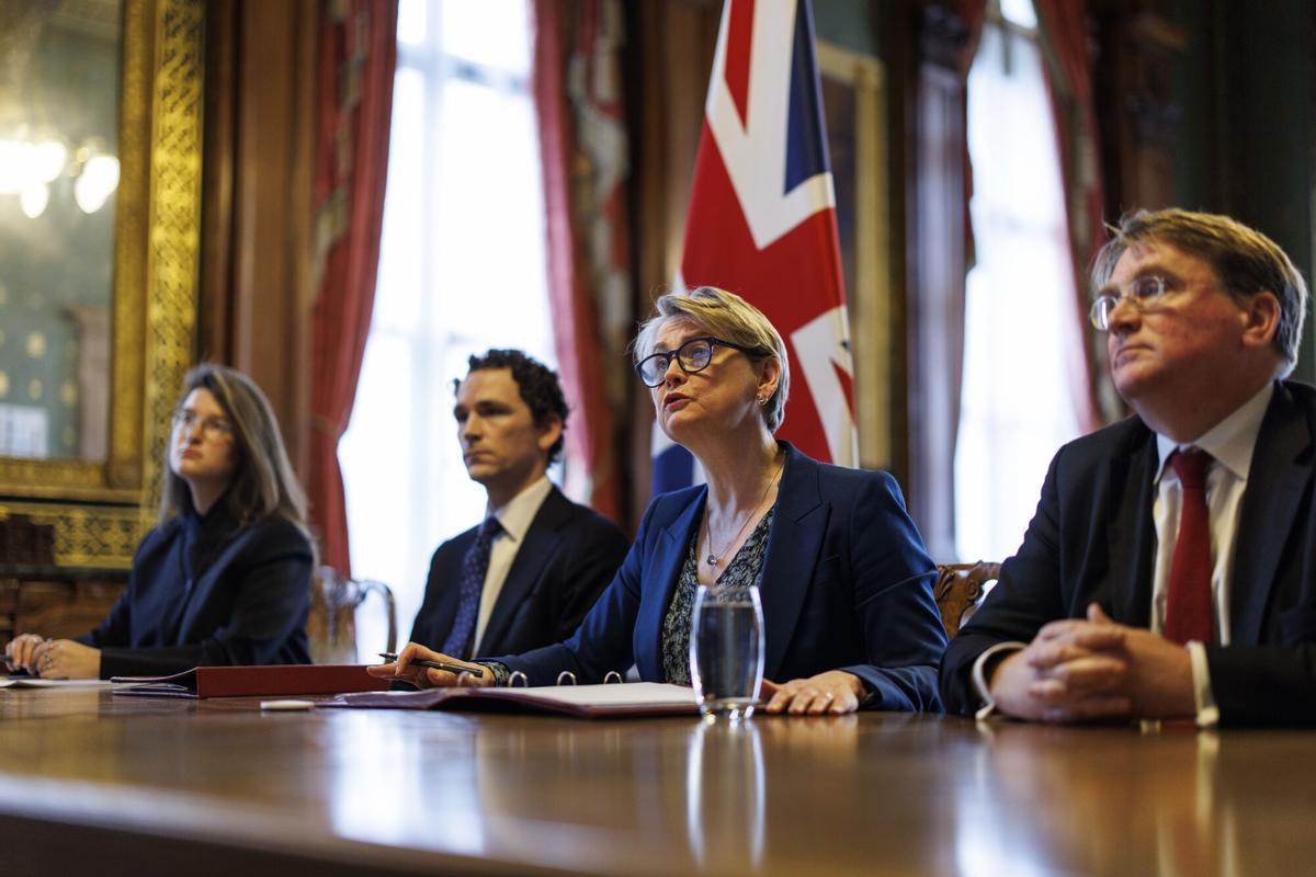 Reino Unido busca soluciones conjuntas para desbloquear el estrecho de Ormuz