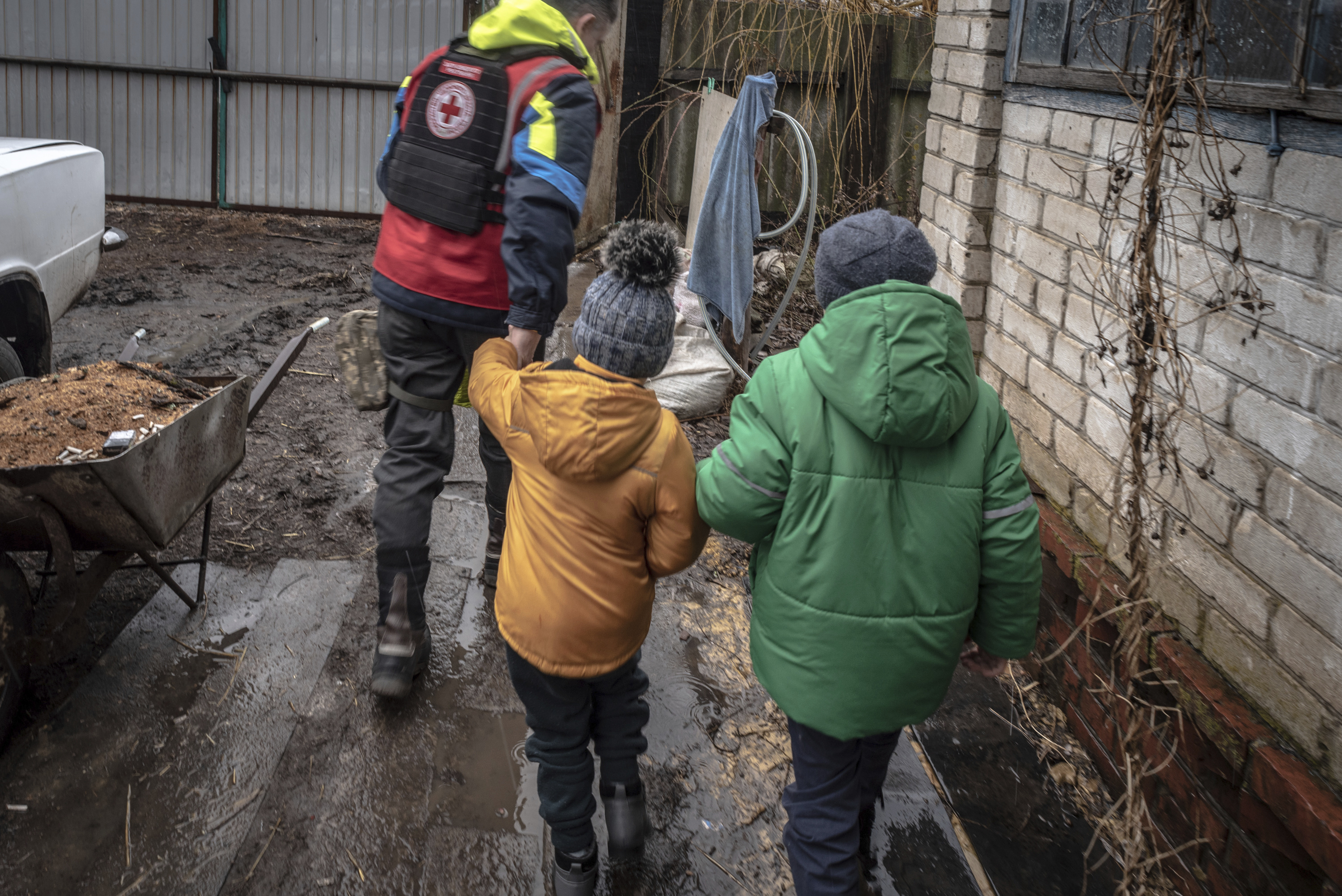 Rusia devuelve siete niños más a Ucrania con la mediación de Melania Trump