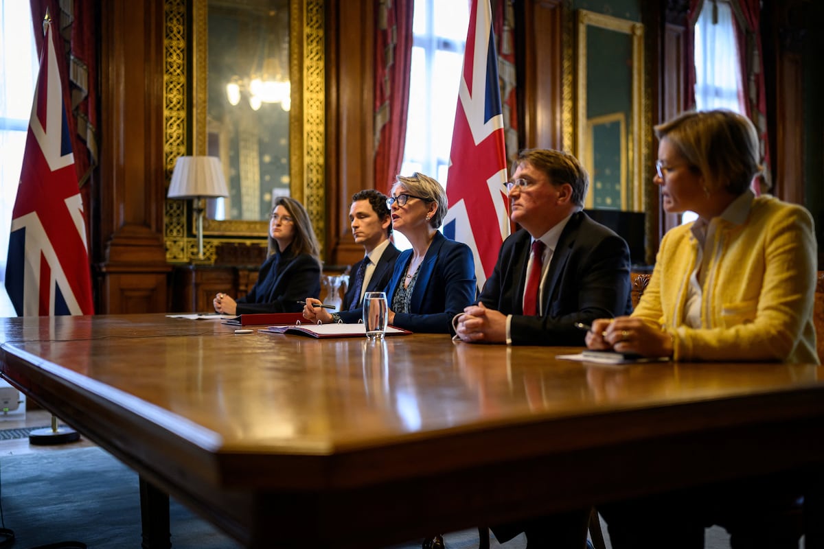 Reino Unido lidera reunión de 40 países para reaperturar el estrecho de Ormuz