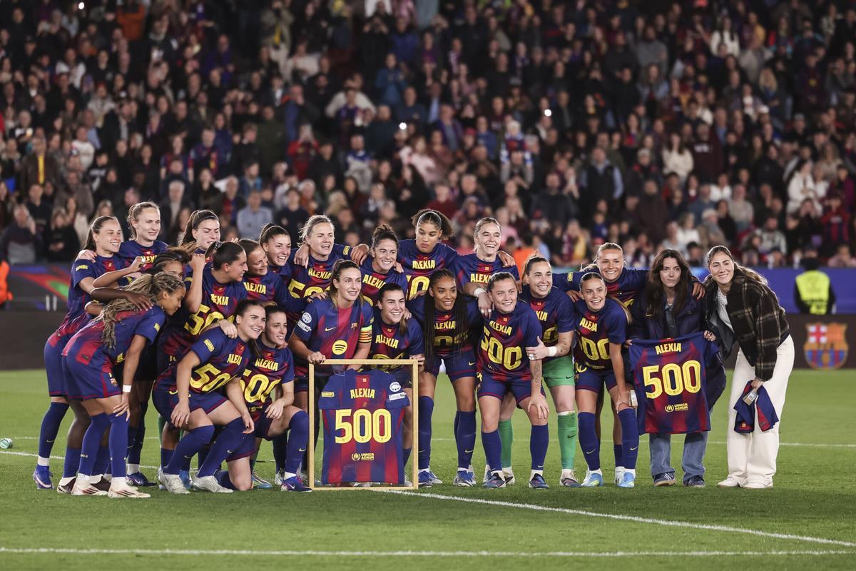 Alexia Putellas recibe un homenaje por sus 500 partidos con el FC Barcelona (Fuente: El Periódico)