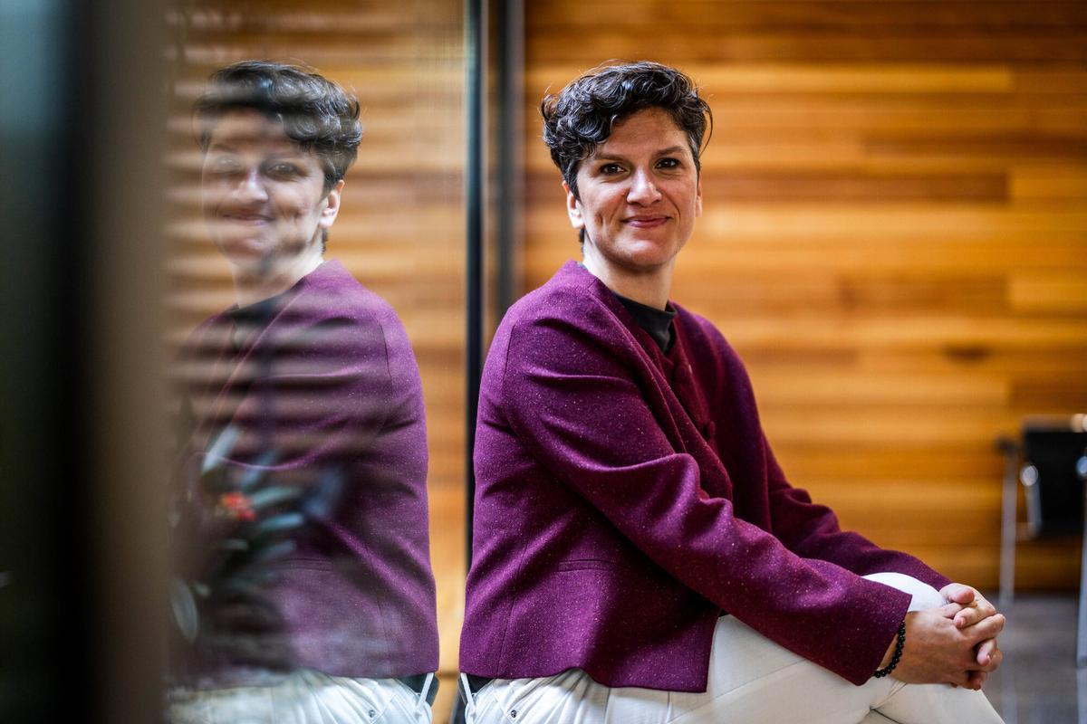 Alba Bou, alcaldesa de El Prat de Llobregat, en una entrevista con EL PERIÓDICO (Fuente: El Periódico Política)