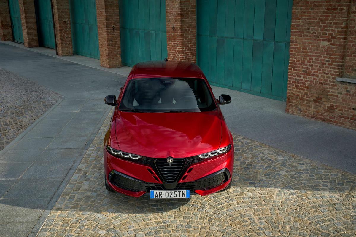 Alfa Romeo Tonale: Innovación y Deportividad en un SUV Premium