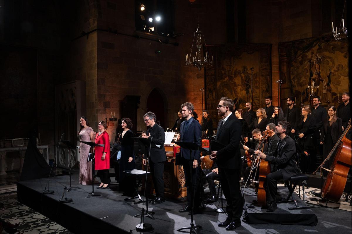 La orquesta Vespres d'Arnadí interpreta 'Cristo condannato' en la iglesia del Carmen de Peralada durante el 40º Festival Perelada. (Fuente: El Periódico)