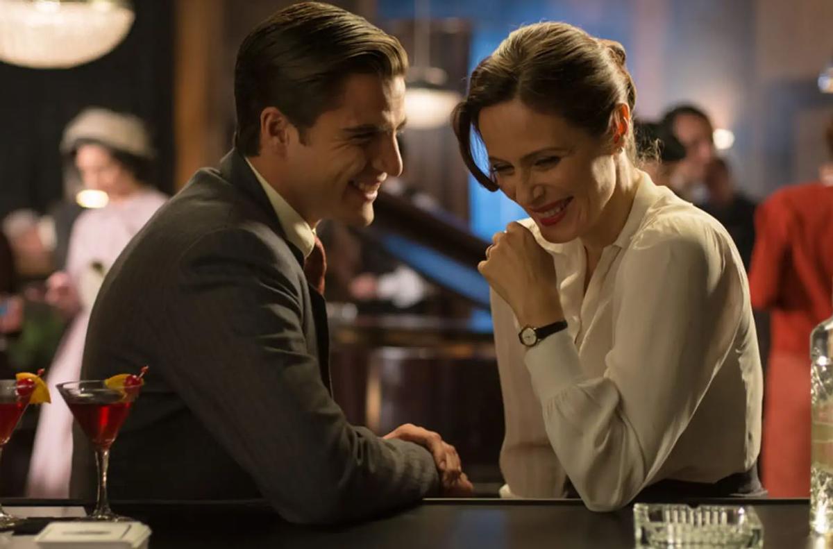 Maxi Iglesias y Aitana Sánchez-Gijón, una pareja que revive su pasado en Velvet (Fuente: El Periódico)