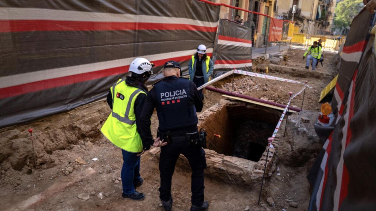 Descubren letrinas e instalaciones eléctricas en refugio antiaéreo de Barcelona