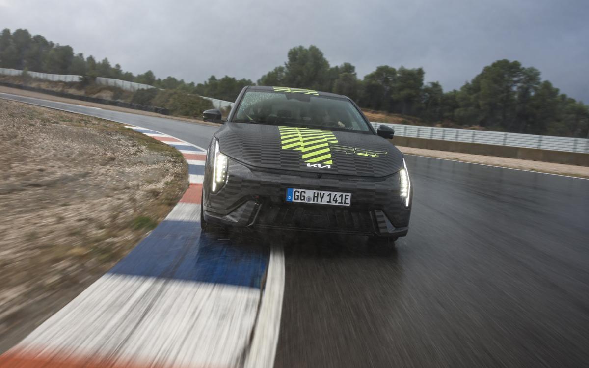 Kia EV4 GT: La prueba exclusiva en España del hatchback eléctrico de 300 CV
