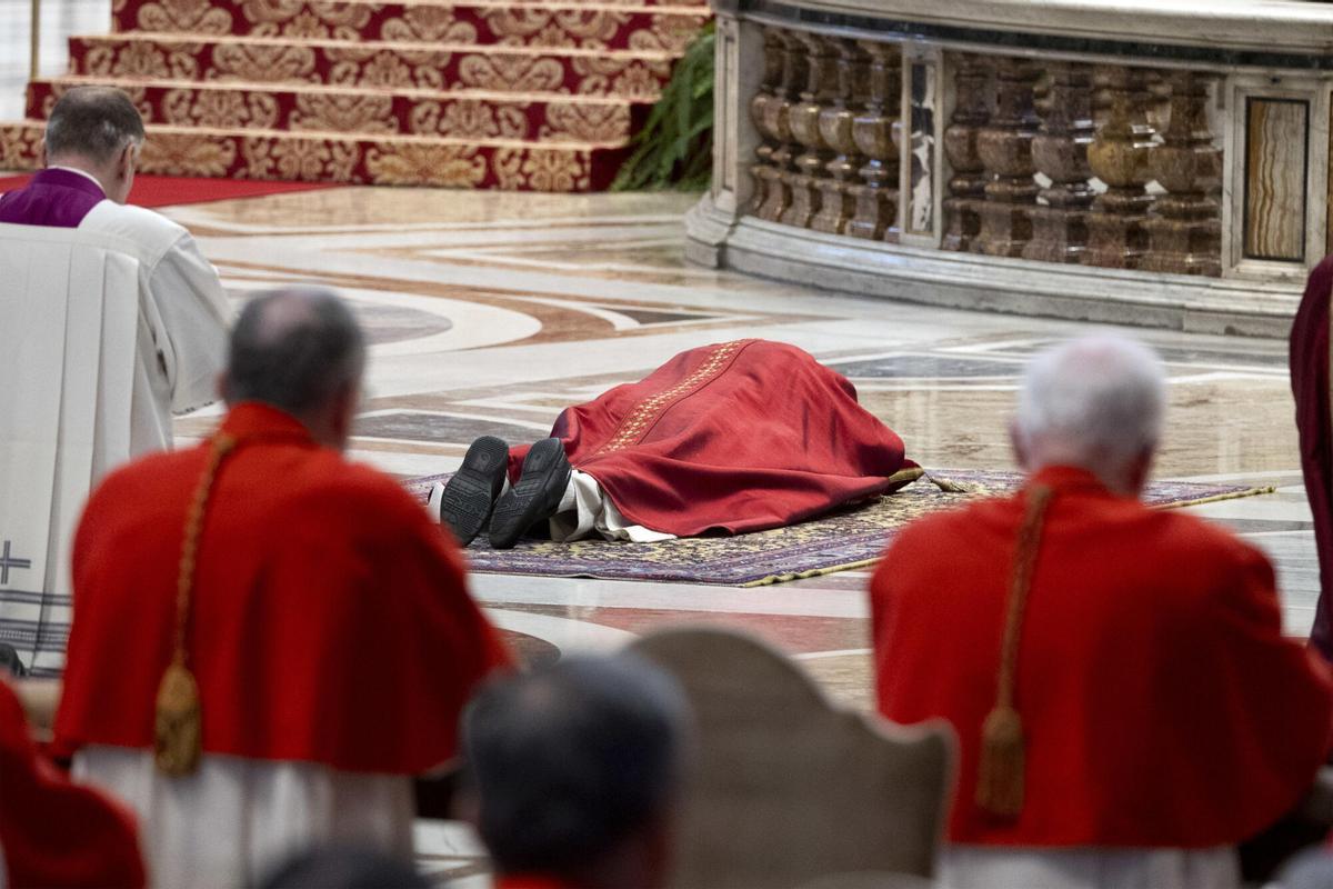 El Papa León XIV conmemora la Pasión de Cristo con emotiva ceremonia en el Vaticano