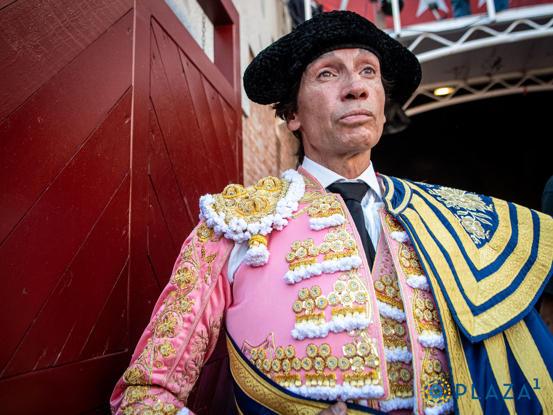 Curro Díaz rinde homenaje a su padre en Las Ventas con un paseíllo 'de luto'