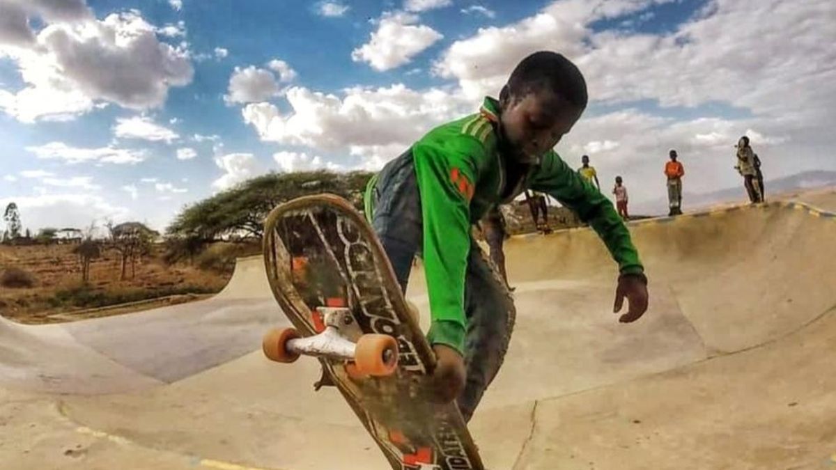 La pasión por el skate une Asturias y Etiopía: dos jóvenes ovetenses transforman Konso