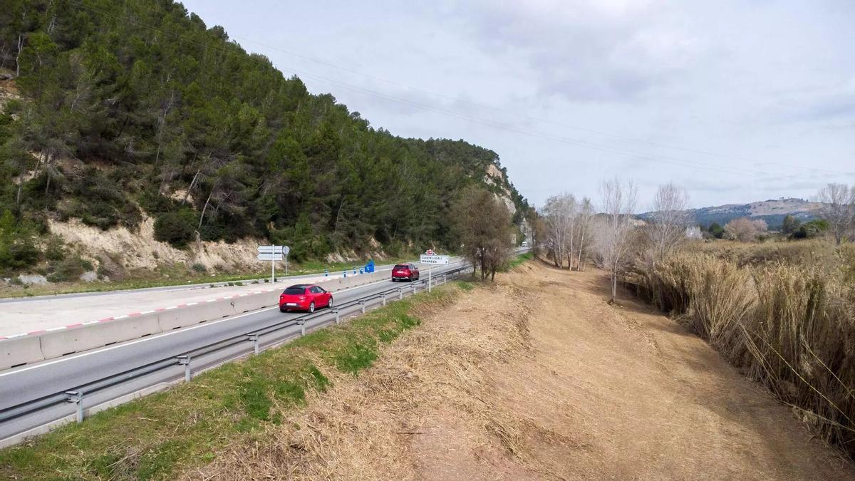 Obras de ampliación de la C-55 en la salida de Sant Vicenç, con la mediana desplazada a un lado (Fuente: El Periódico)