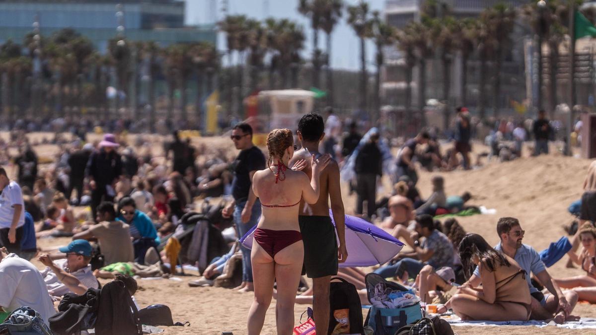 Barcelona disfruta de un final de Semana Santa con clima primaveral y playas llenas