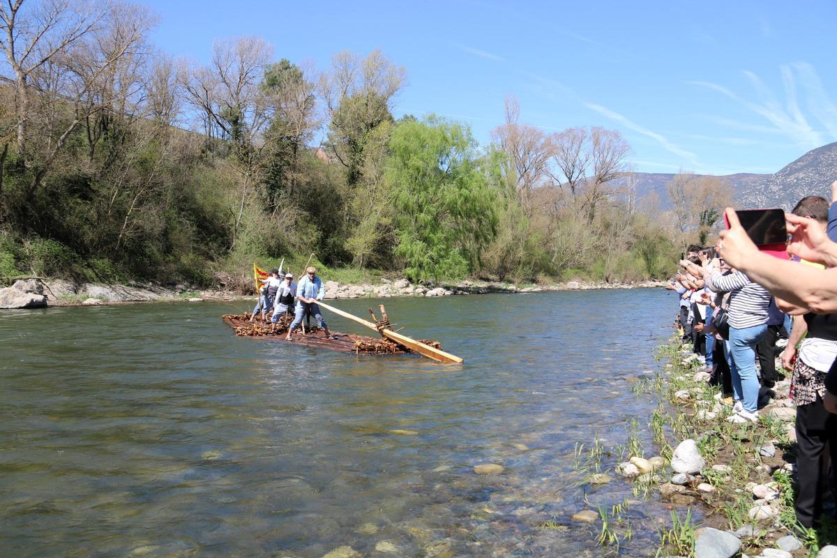 La 37ª bajada de los raiers de Coll de Nargó se celebra con éxito en el río Segre