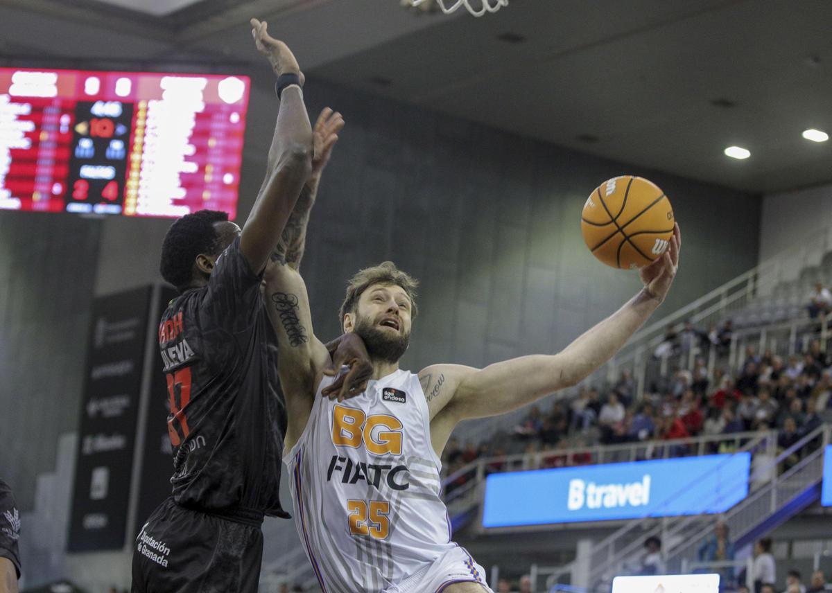 El Bàsquet Girona mantiene viva la esperanza con victoria ante Covirán Granada