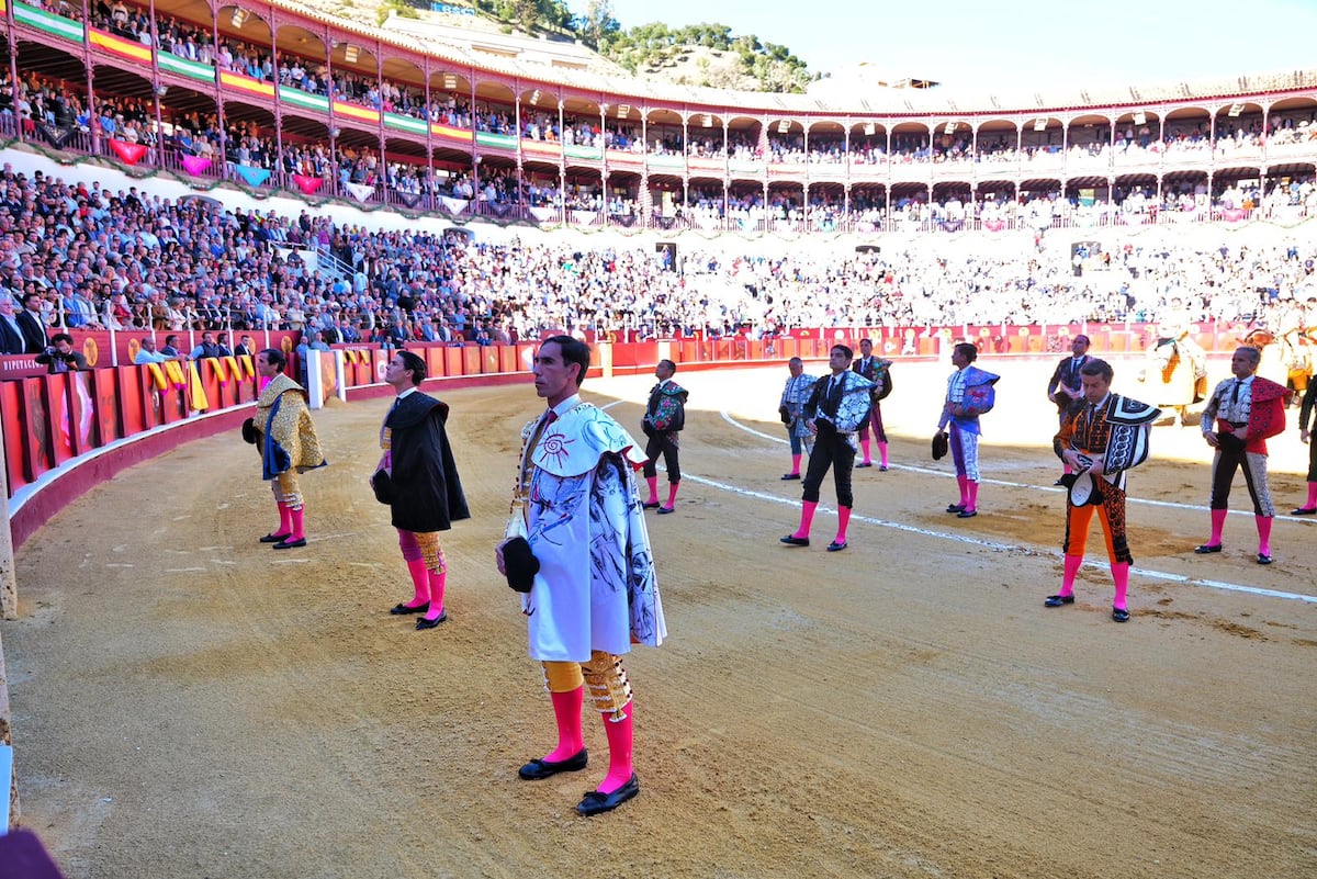 Tributo emocional a Ricardo Ortiz en una corrida deslucida en Málaga