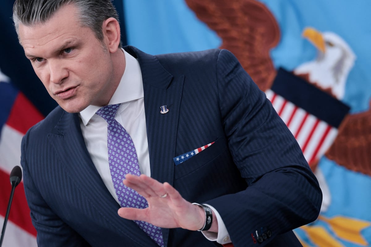 El secretario de Defensa de EE. UU., Pete Hegseth, en guerra contra el Pentágono