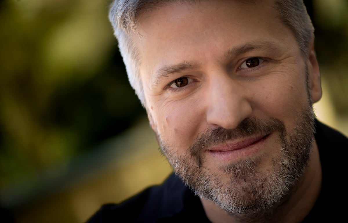 Aimar Bretos: El periodista que se atreve con la televisión sin dejar la radio