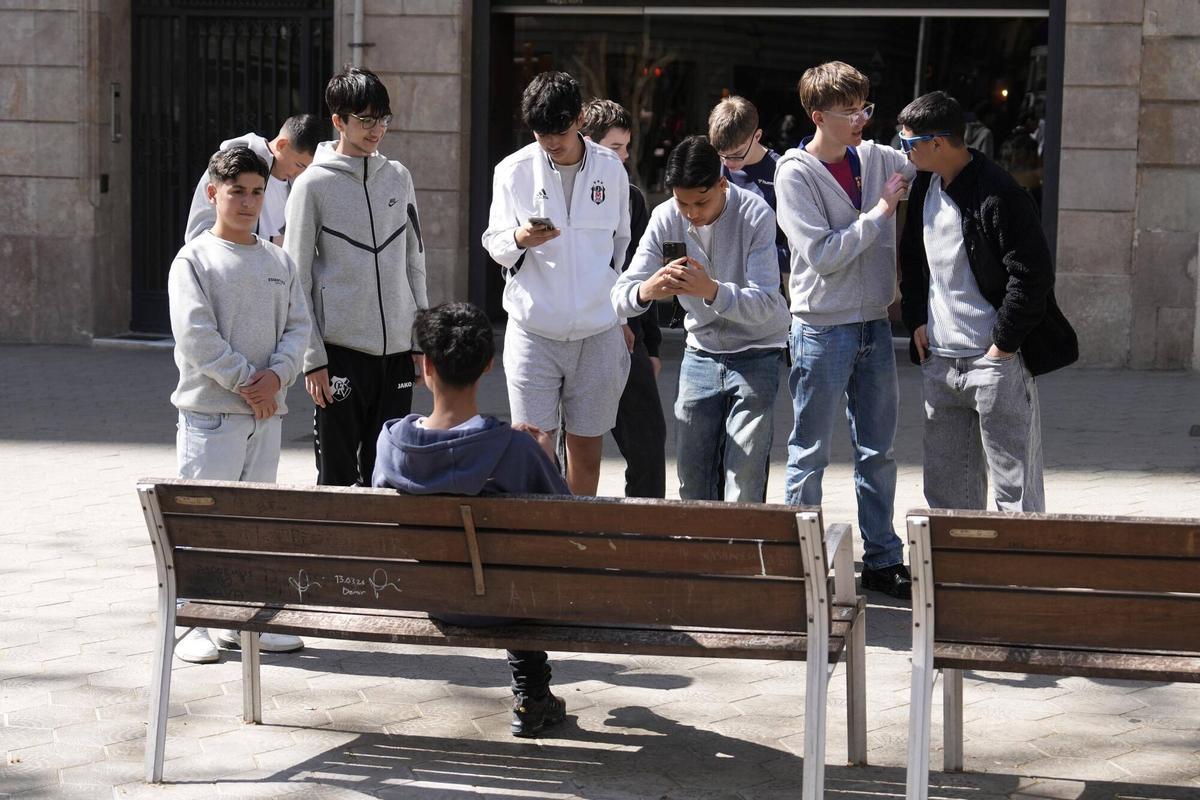 El nuevo banco de Arda Turan, lleno de firmas turcas (Fuente: El Periódico)