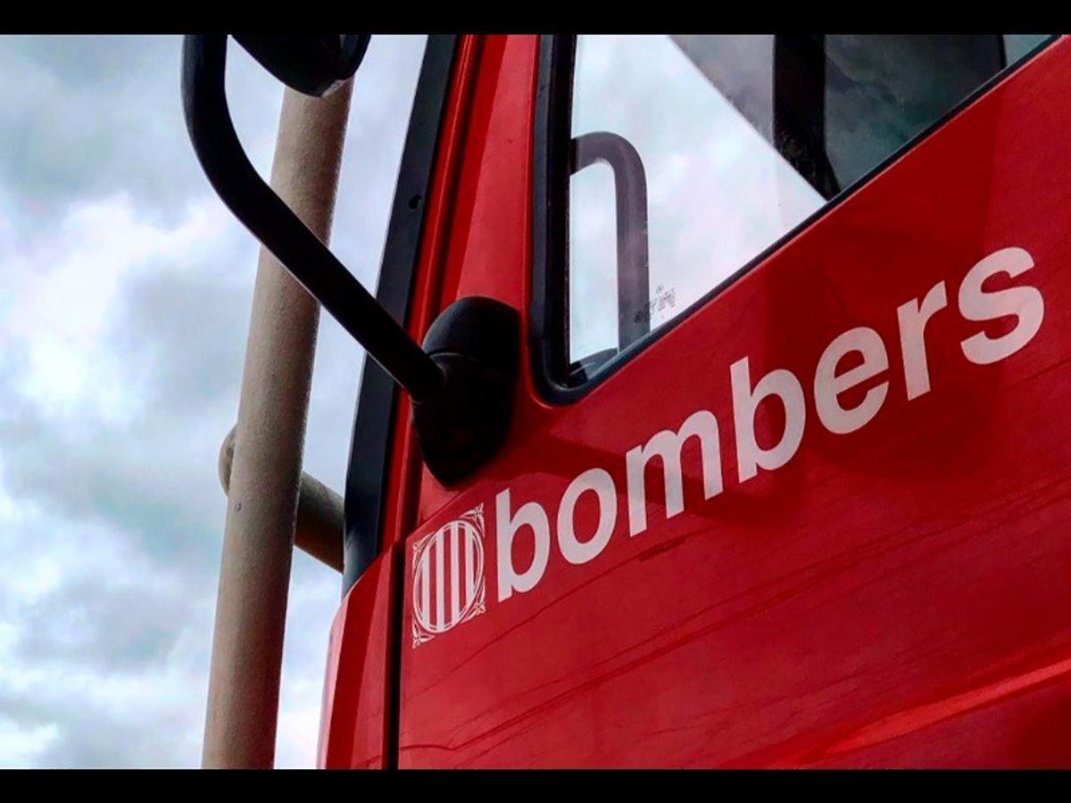 Incendio forestal en Montargull: Los Bombers trabajan para controlarlo