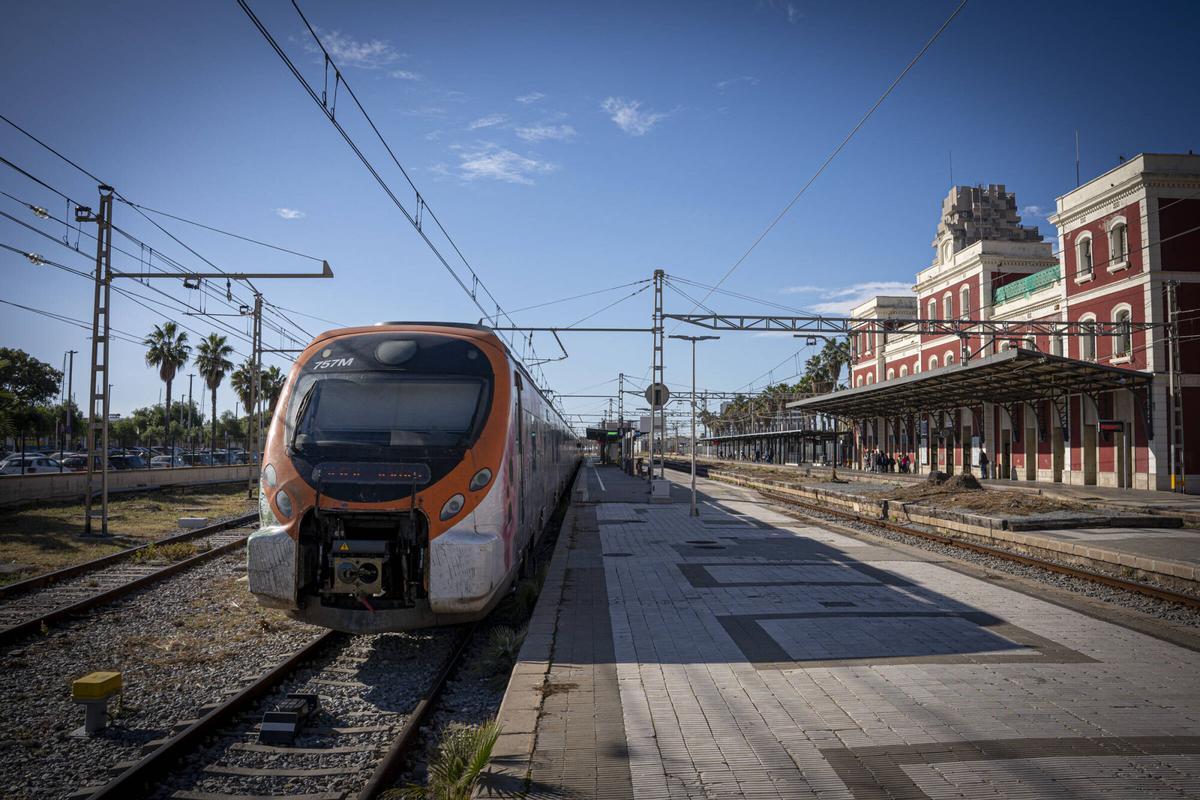 Retrasos en la línea R1 de Rodalies por incidencia en L'Hospitalet