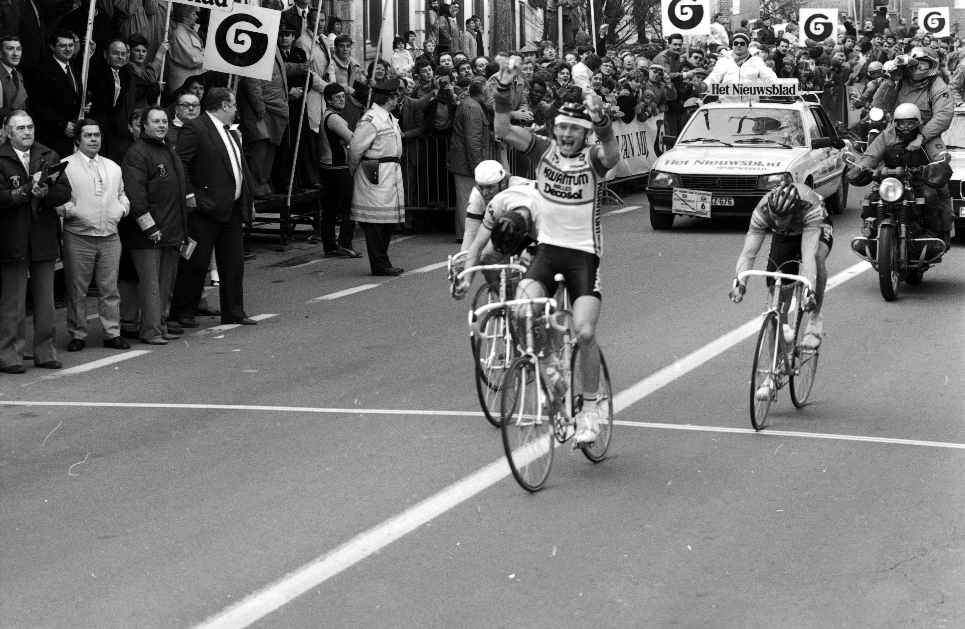 El Tour de Flandes: Mathieu van der Poel busca emular la hazaña de su padre 40 años después
