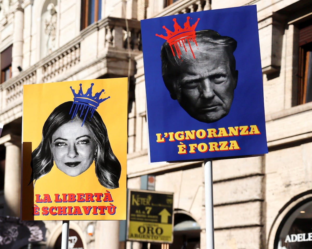 El dilema de la obsecuencia: ¿besar o no besar?