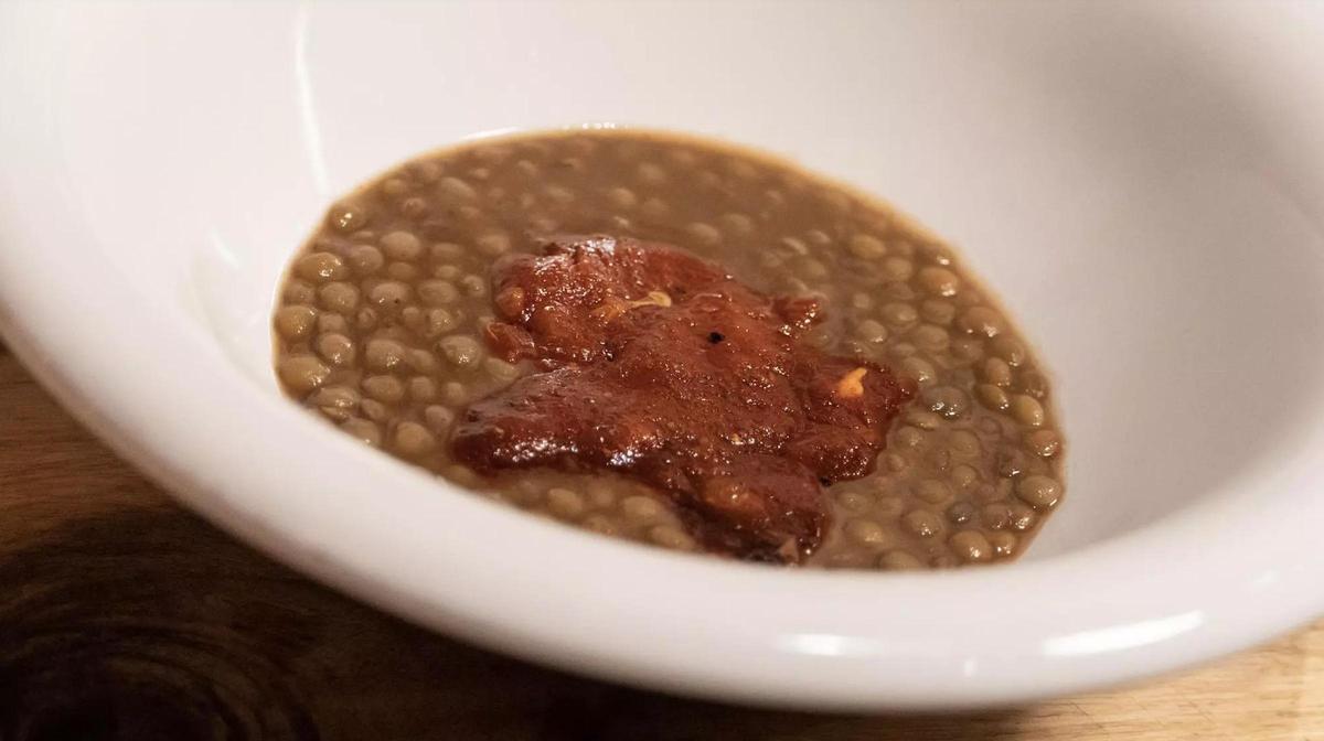 Lentejas de Granduke, un plato innovador en la cocina madrileña (Fuente: El Periódico)
